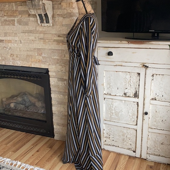 Jane Plus One black and gold pinstripe long cut out sleeve maxi wrap dress - Picture 12 of 16